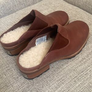 UGG Australia Genuine leather lined sheep skin clog shoes 7